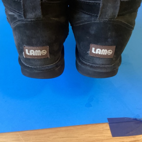 Lamo brand fluff boot. Very versatile, up or down. - Picture 6 of 6